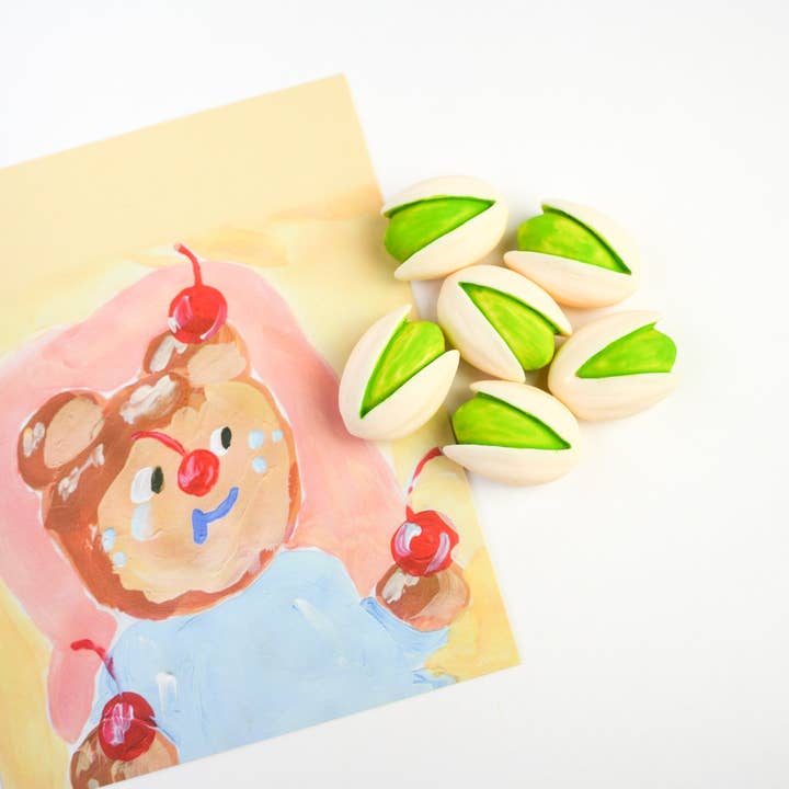Mini Story Co – wholesale Nål och knapp för kavajslag – Pistaschnål | Handgjord mutterbrosch | Nyckfull pistaschnål | Söt mattillbehör | Nut Lover's Pin