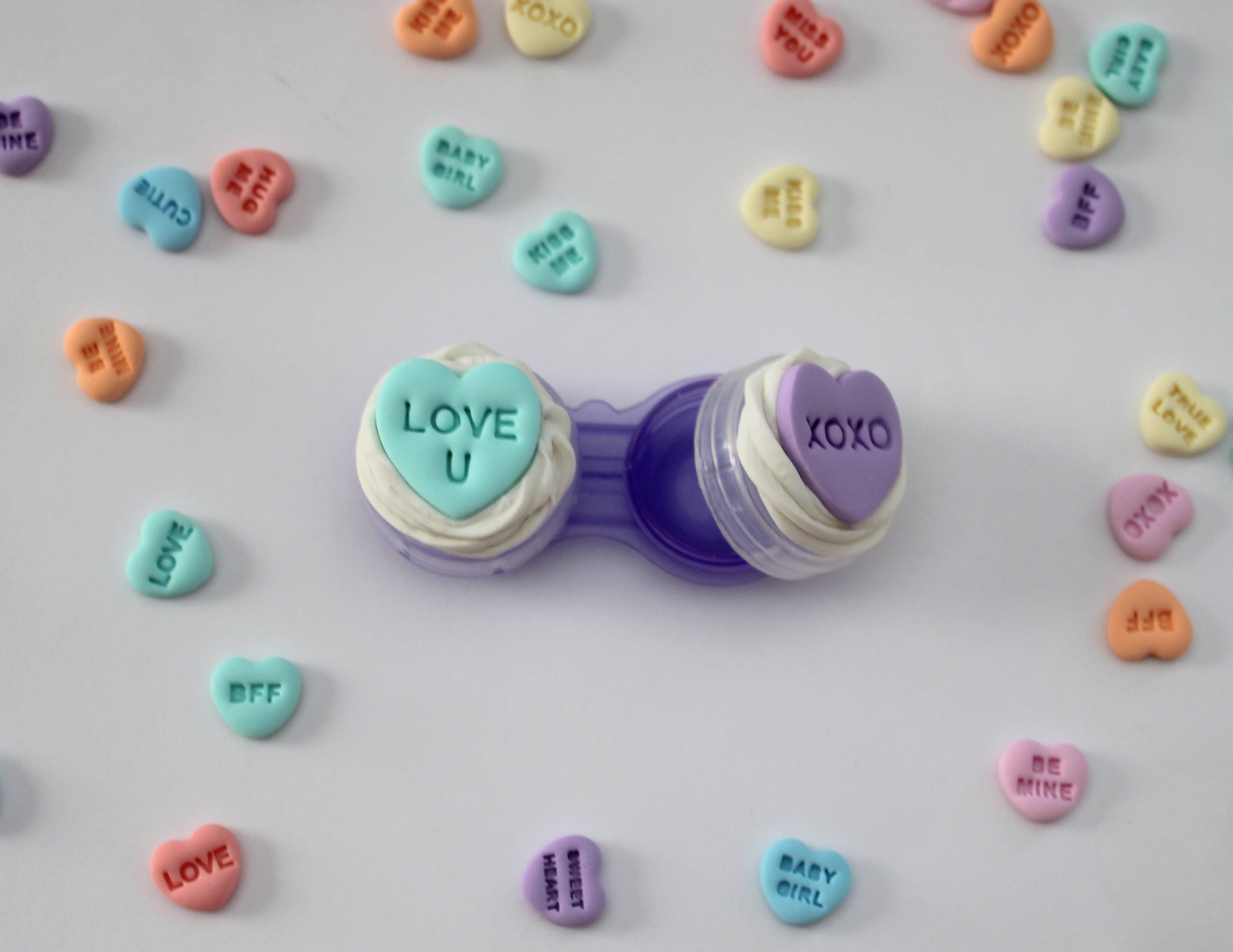 Sweets & Pearls – Großhandel Brillenetuis & -halter – Damen – Decoden Kontaktlinsenbehälter mit Polymer Clay Herzen9