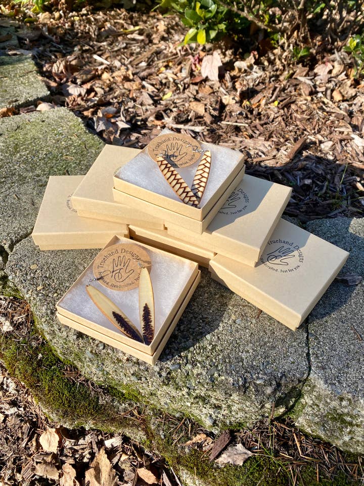 Surtido de pendientes colgantes de madera hechos a mano para venta al por mayor de Truehand Designs