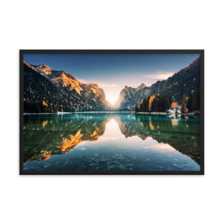 Décoration murale encadrée avec paysage rustique Sunrise Misty Mountain pour la vente par Pipa Wall Art & Home Decor