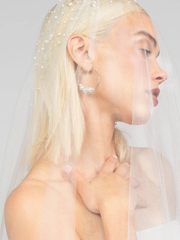 Velo de Catedral de Dos Niveles con Perlas Pesadas en la Parte Superior para venta al por mayor de Ariel Taub