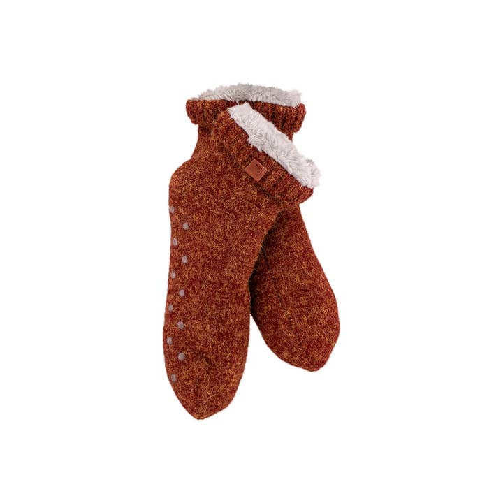 CHAUSSETTES COURTES DOUBLÉES EN MAILLE TORSADÉE CERISE FONCÉE 2018-22-12 pour la vente par BICKLEY + MITCHELL AMSTERDAM