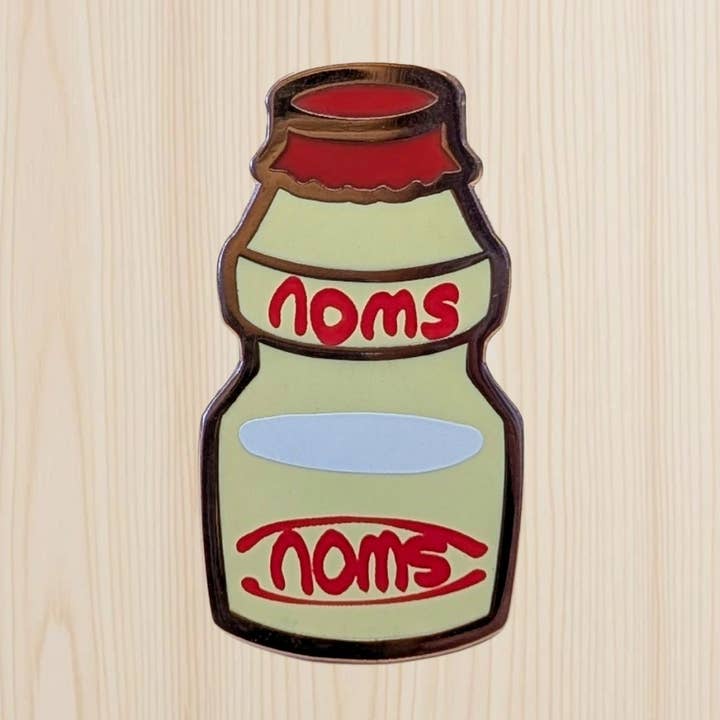 Spilla smaltata Yakult per la vendita all'ingrosso da parte di Noms