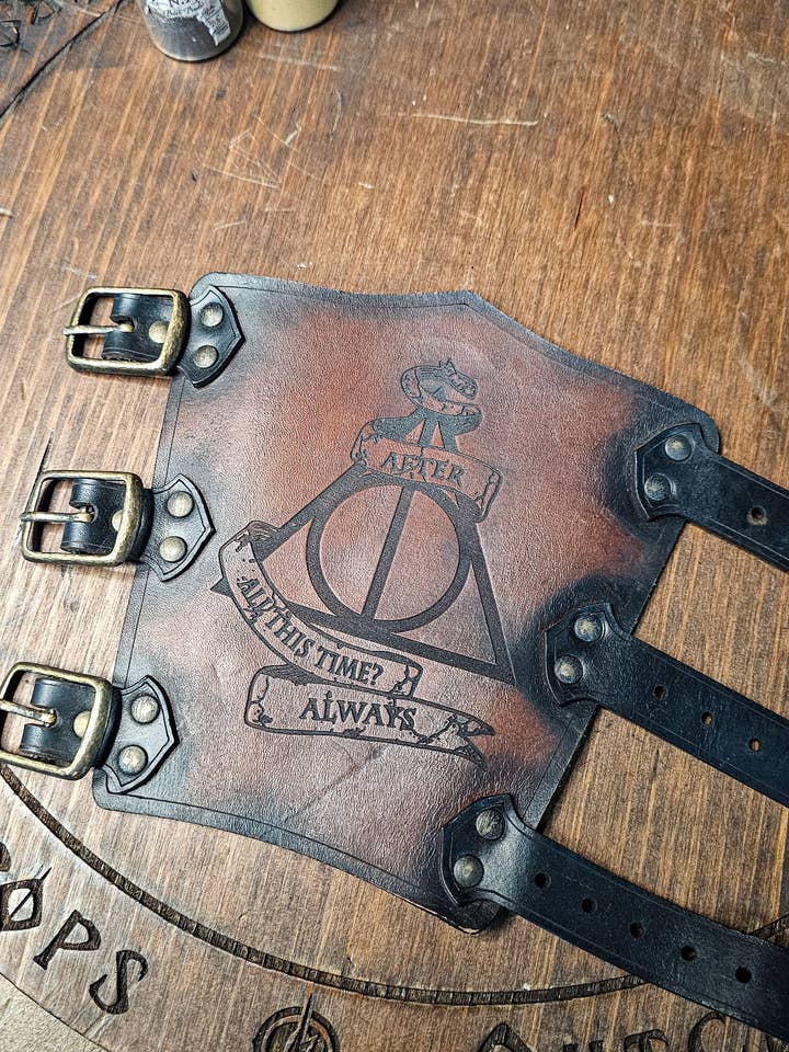 HP Always Vambrace para venta al por mayor de Outcast Props