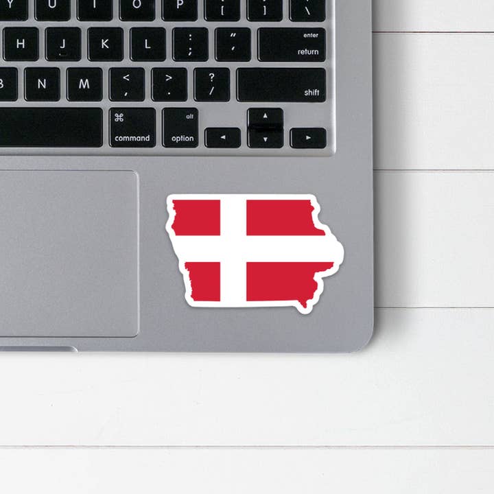 Scandinavian Design Studio – wholesale Klistermärke – Iowa dansk flagga klistermärke