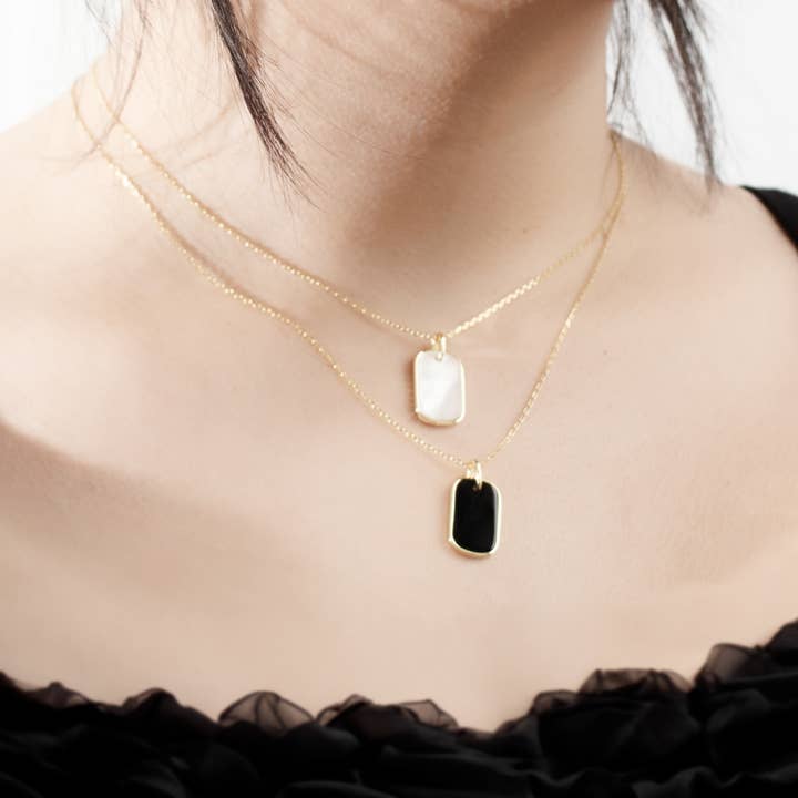 Aurora Jewels – Großhandel Kette mit Anhänger/Charm – Hundemarken-Halskette aus schwarzem Onyx und Perlmutt