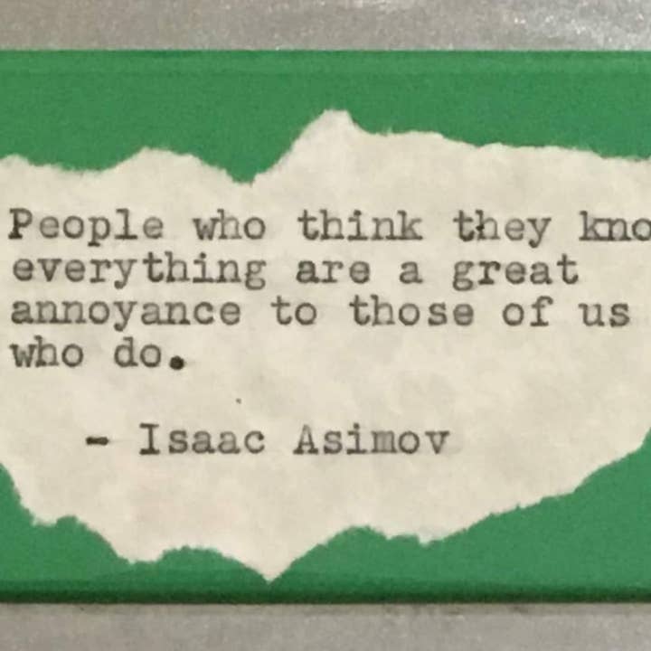 Inspirerende Isaac Asimov køleskabsmagnet „Folk der tænker“ for engroshandel hos StuckOnU Art