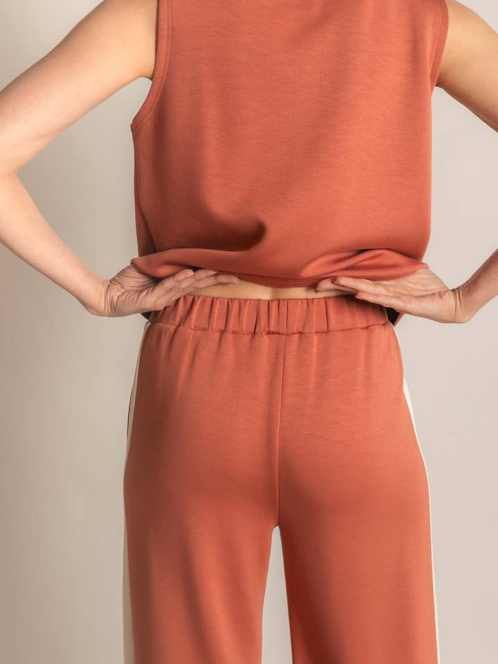 P. CILL - Vente Pantalon – femme - Pantalon à jambes larges P. CILL Butter Modal à rayures latérales47