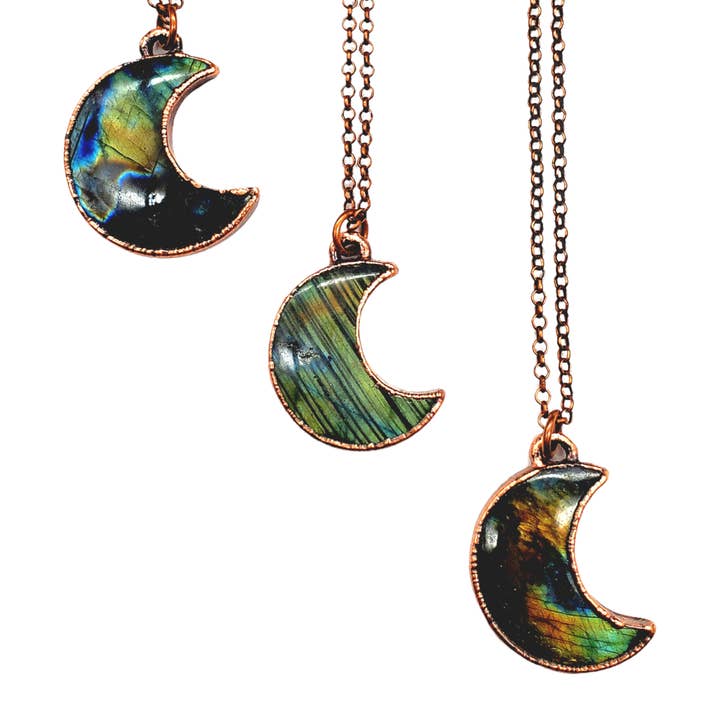 Collana in labradorite con luna crescente per la vendita all'ingrosso da parte di MergingMetals