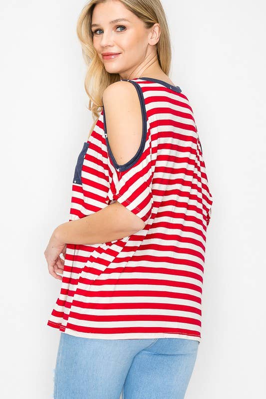 FLÅDE 10735SL524 - UDSKÆRING PÅ ÆRMESTJERNE OG STRIBET TOP for engroshandel på Faire7