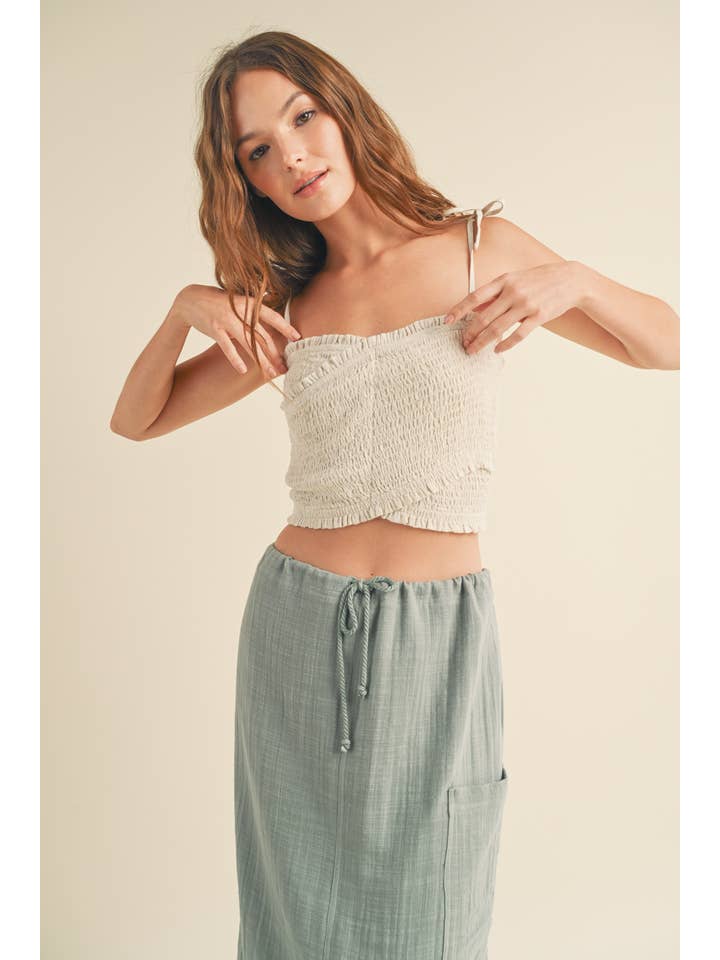 Wishlist Apparel – Großhandel Strickoberteil – Damen – CROSSOVER-MINI-MODELL MIT GESMOKTEM CROSSOVER-SCHNITT/WL23-83434