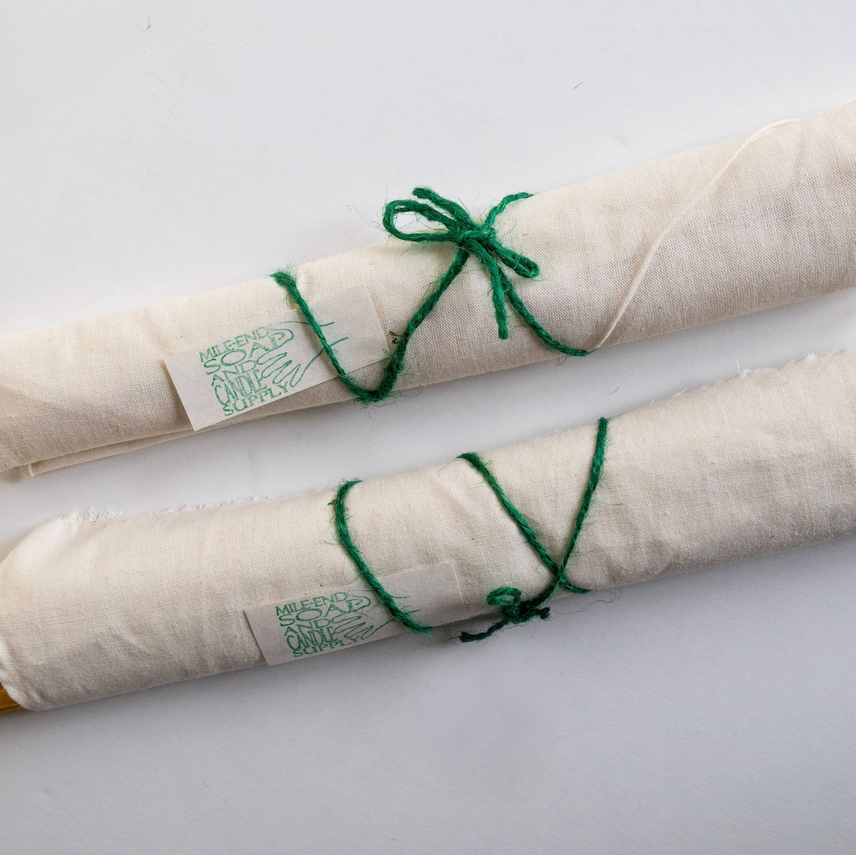 Mile-End Soap & Candle Supply - Vente Bougies/bougeoirs coniques - Paire de bougies coniques en cire d'abeille - 12 pouces ou 9 pouces2