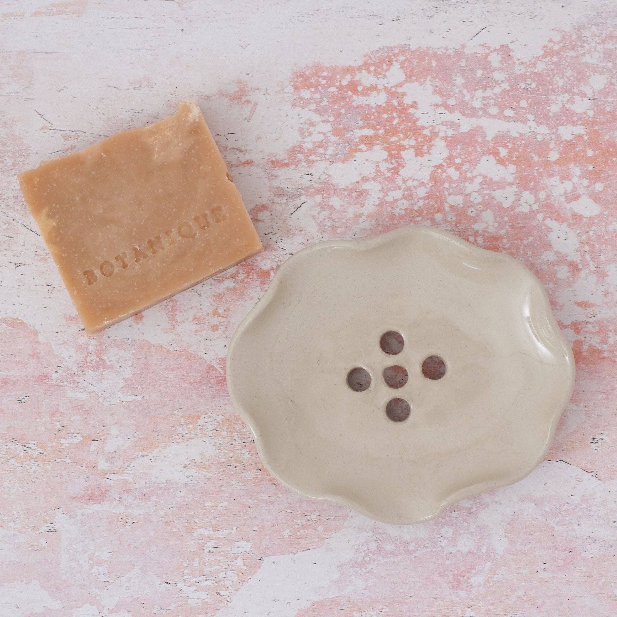 Botanique Workshop – wholesale Bath soap dish – Hand Thrown Stoneware Frilly Soap Dish2