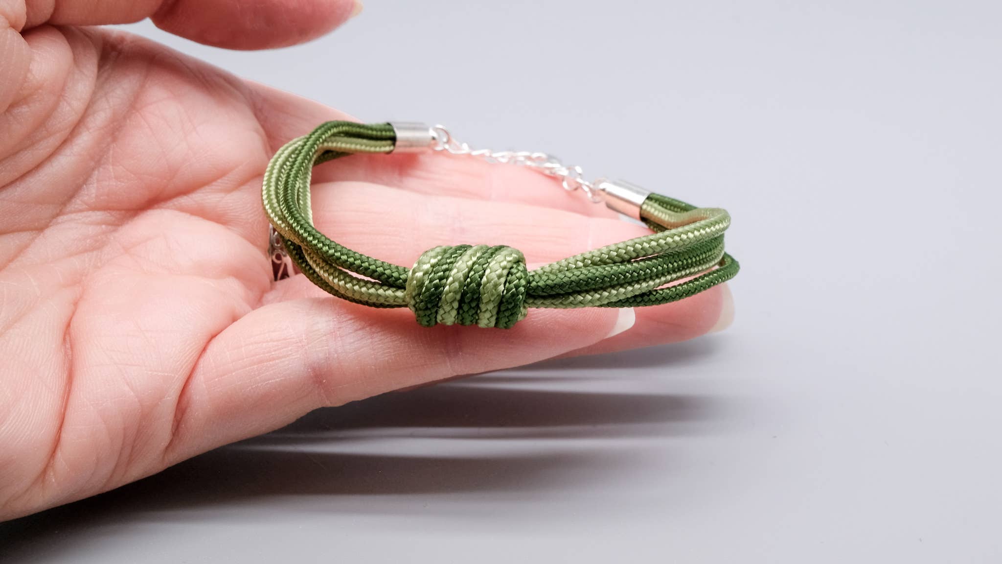 La Fabrique du Noeud - Vente Bracelet tissé/tressé - Bracelet en paracord nœud en spirale dégradé vert6