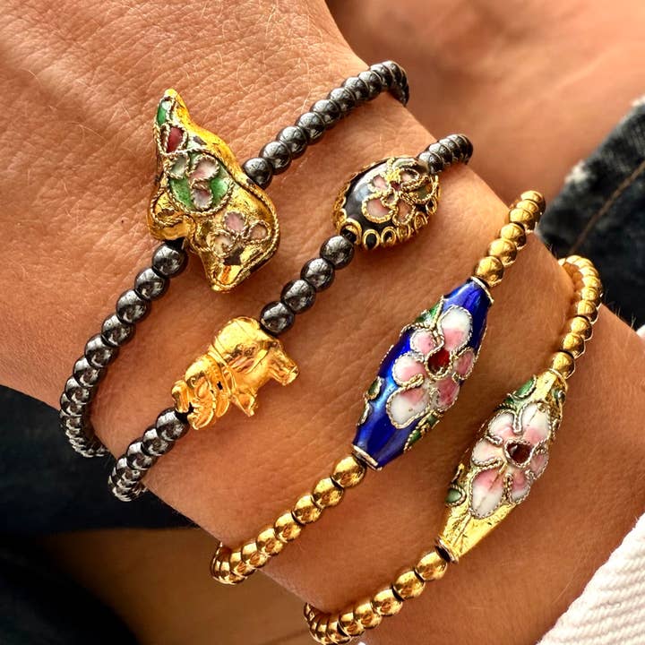 Goupi - Wholesale Beaded bracelet - Hematite chic beaded bracelet with cloisonne enamel detail0