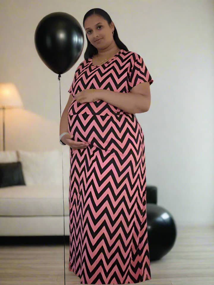 Chemise de nuit pêche avec zigzag noir et fermeture éclair pour la vente par Mamma | Maternity & Nursing Wear