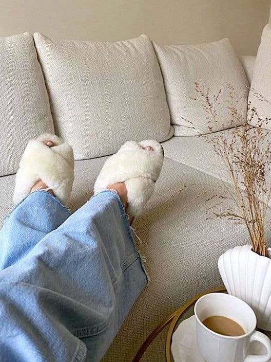 Hyggelige krydsbånds hjemmesko for engroshandel hos VividLux