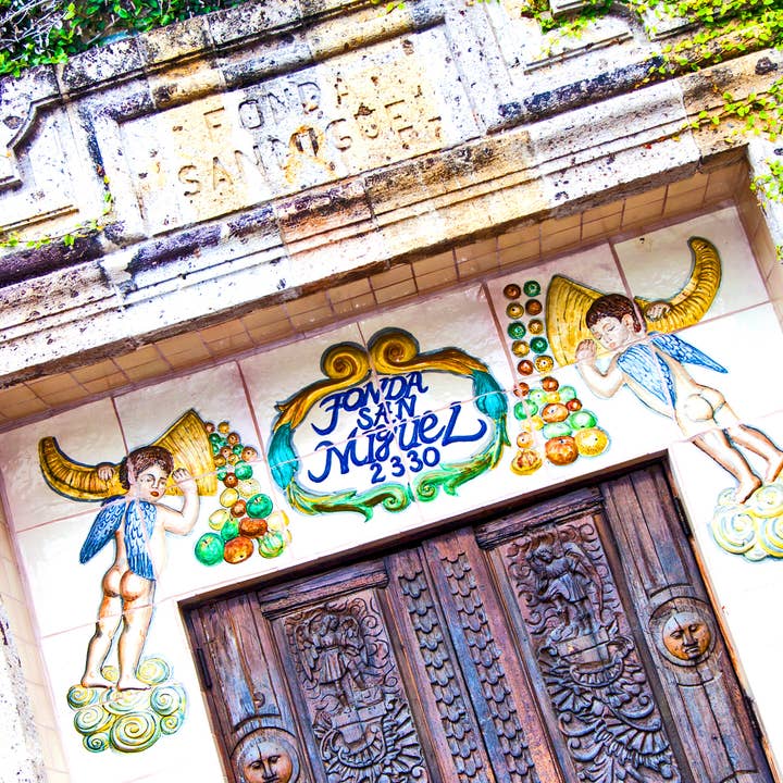 Fonda San Miguel keramiska dalbana för wholesale av South Austin Gallery