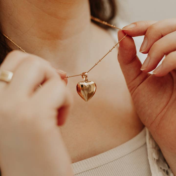 Sydney Rose Co. - Wholesale Locket Necklace - Simple Heart Locket
