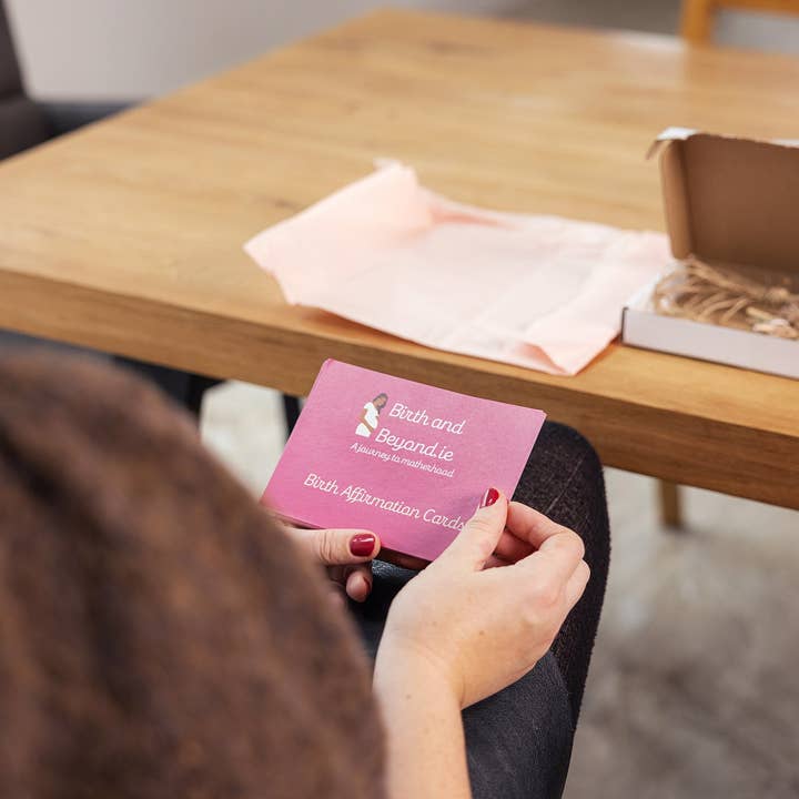Mama's Boobie Box - Venta al por mayor Recordatorio de etapas del embarazo - Tarjetas de afirmación para el parto y la hipnoparto