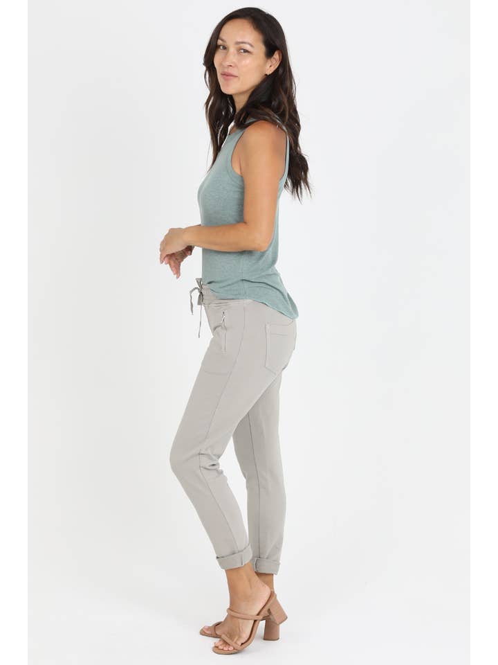 Nostalgia - Vente Pantalon d'intérieur/de jogging – femme - JOGG DE JOGGING EN TISSU ÉPONGE NP746-ASIS AVEC LIEN À NOUER SUR LE DEVANT ET POCHE ZIPPÉE26