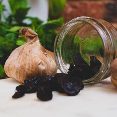 Organic Black Garlic in Cloves for wholesale by L'étuverie