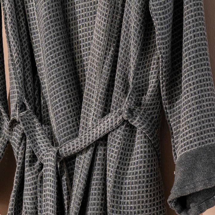 Kikoya – Großhandel Bademantel – Damen – Stonewash Bademantel aus leichtem türkischem Baumwollstoff mit Kapuze, schnell trocknend2