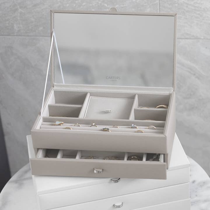 LC Designs Co Ltd - Venta al por mayor Joyero/organizador de joyas - Joyero Carters of London, tamaño mediano, color topo