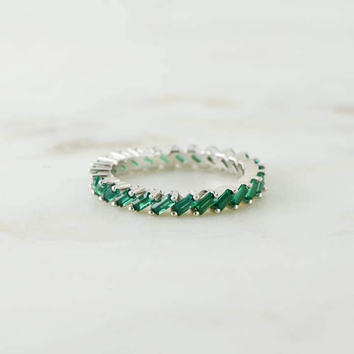 Sami Jewels – Großhandel Mehrsteinige Ringe – Schräger Smaragd-Baguette-Ring4