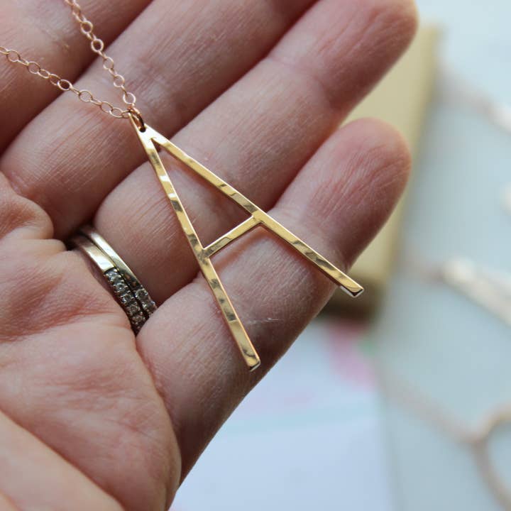 Laalee Jewelry - Vente Colliers à pendentif - Collier en or rose avec grandes lettres, grande initiale5