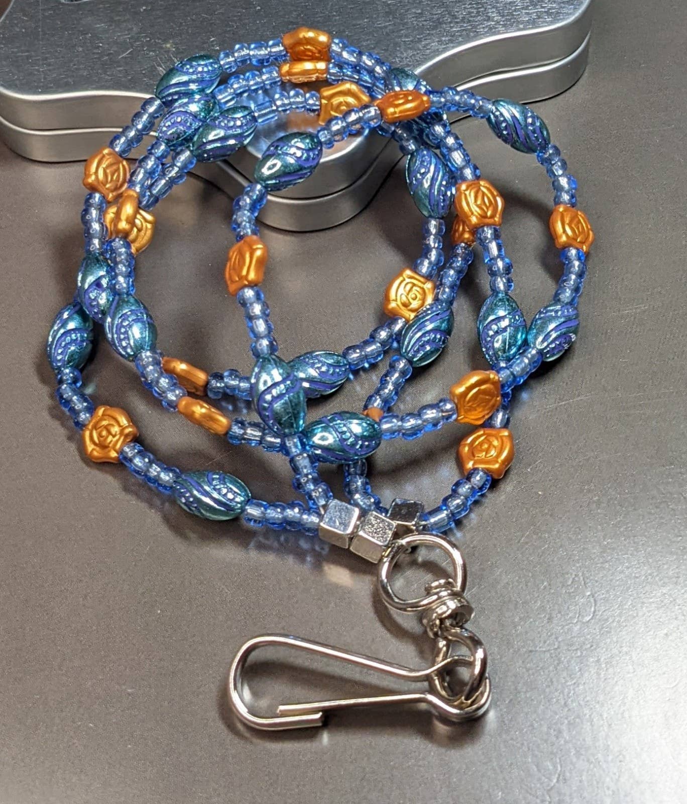 Fiona Accessories – wholesale Snodd - Dam – Beaded Badge Holder Snodd för nycklar ID-märke15