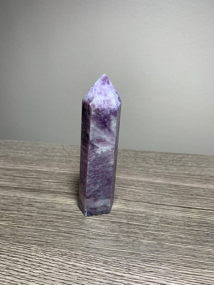 Klepidolit kristalltorn för wholesale av Godly Crystals LLC