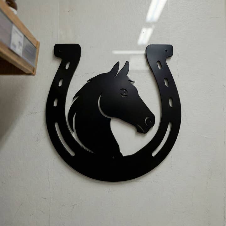 Lucky Horseshoe Horse Metal Sign for wholesale by Teraskyltit.fi