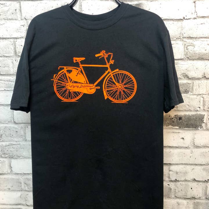 Sort Flying Dutchman Unisex Tee - Sort T-shirt med orange grafik for engroshandel på Faire