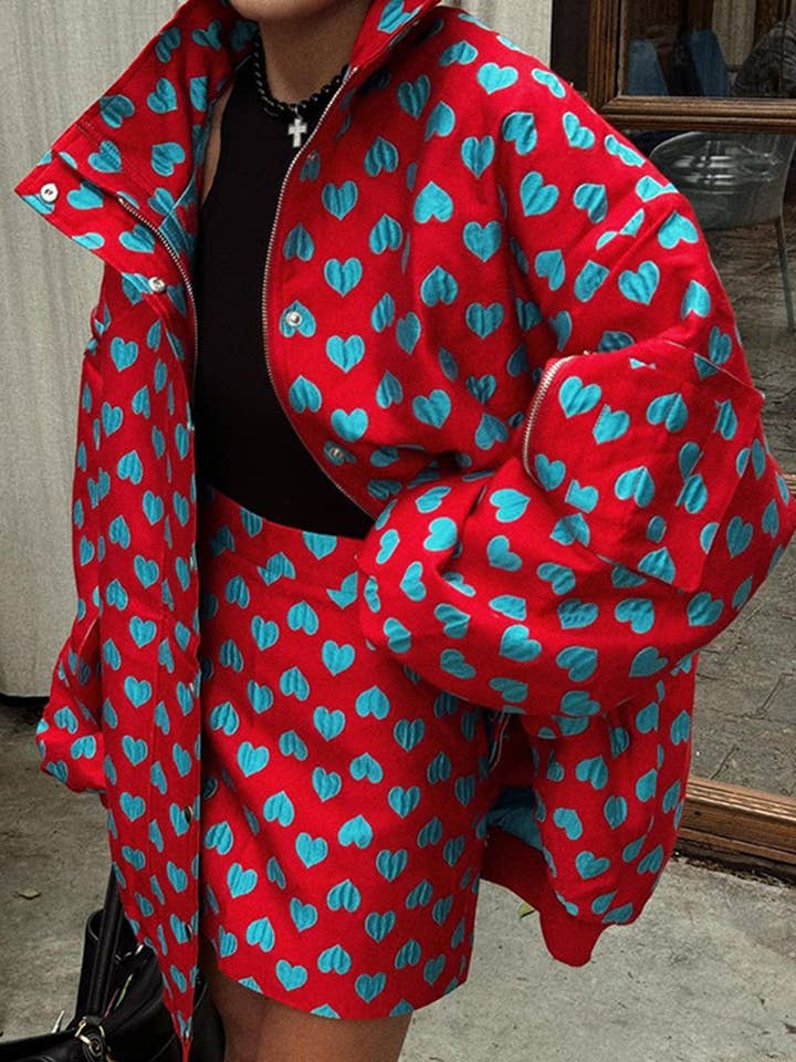 Jaqueta Puffer com estampa de coração e conjunto de minissaia por atacado de AZSHOP Trading LLC