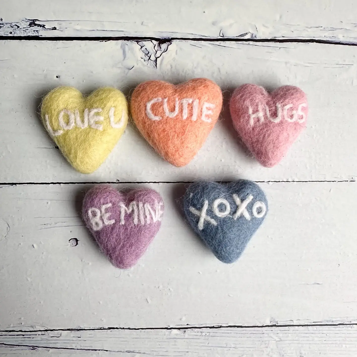 Sewing Seeds Play - Vente Décorations de table - Lot de 5 cœurs en feutre pour la Saint-Valentin2