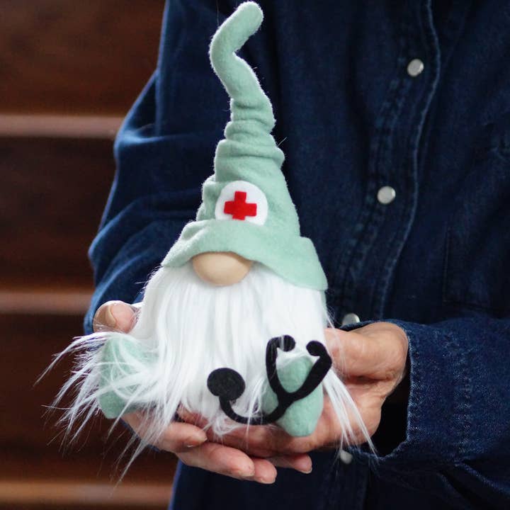 Doktor Wichtel, Krankenschwester Wichtel Verspielter Regal-Sitzer für den Großhandel von Gnomevillestudios