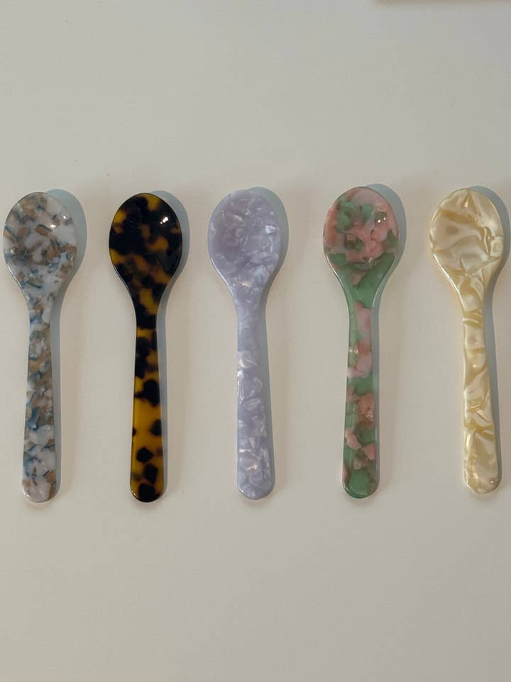 Handgemachtes Acryl-Eislöffel-Set Bunter Dessertlöffel für den Großhandel von Plate pillows