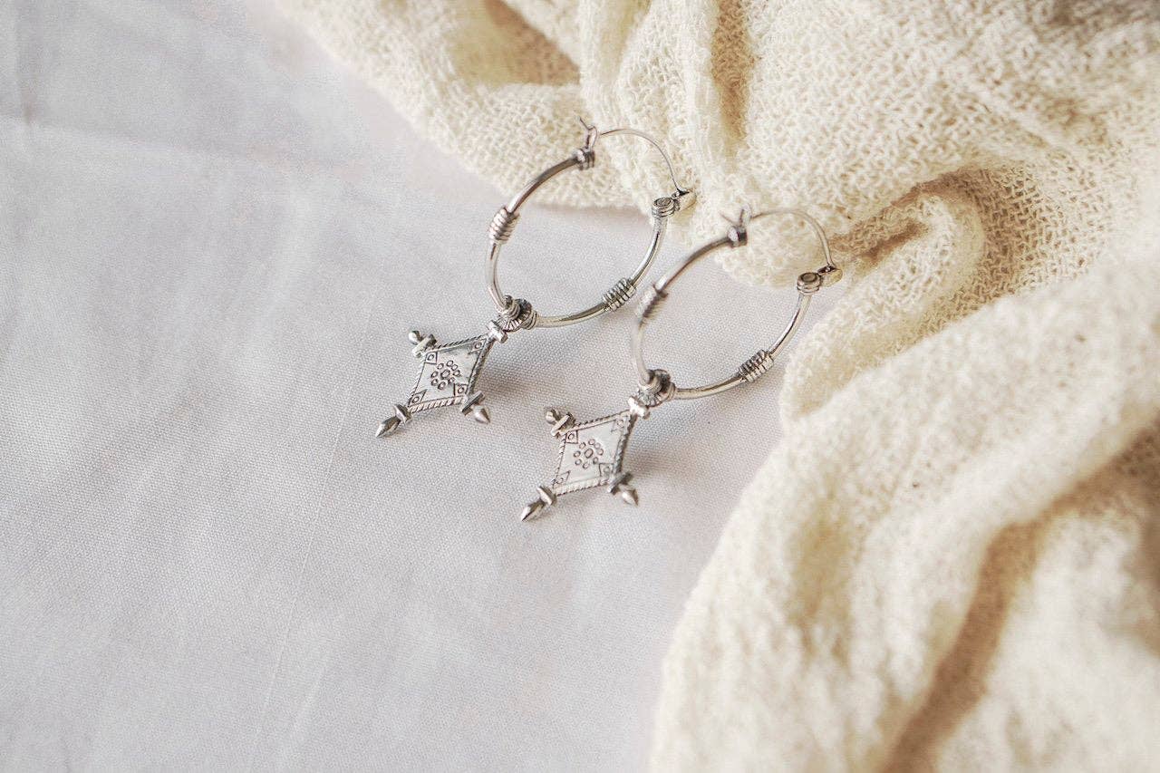 Nakila Collective - Vente Créoles - Petit cerceau Imani en laiton blanc