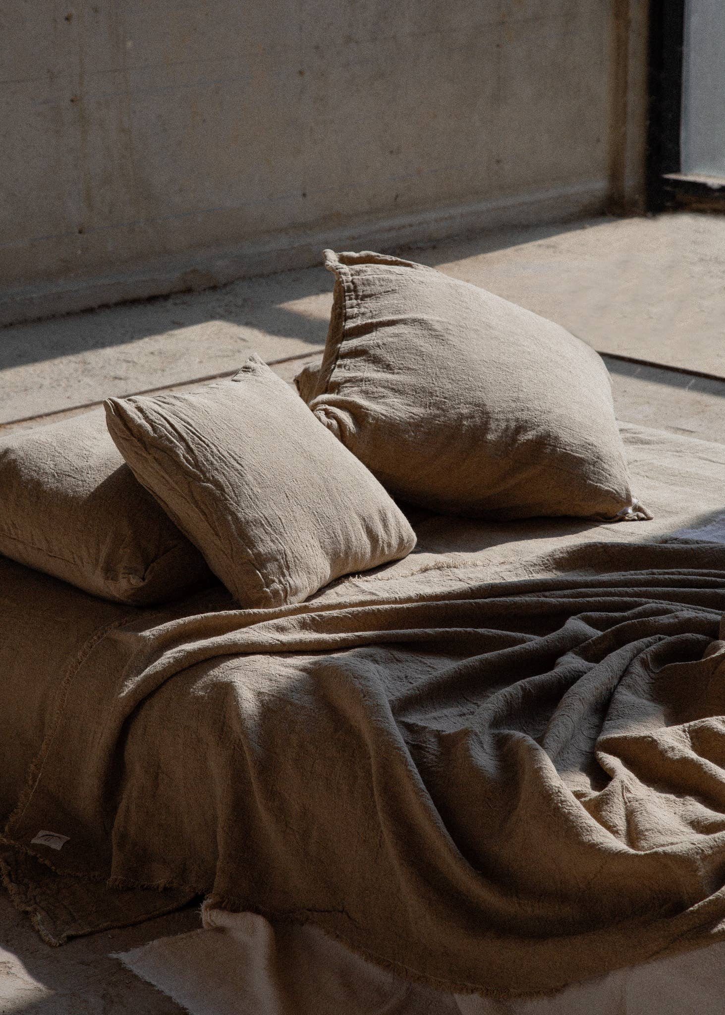 Maison Masarin – wholesale Stolskudde – Fransk kuddfodral i rå linne – vår- och sommarbäddset25