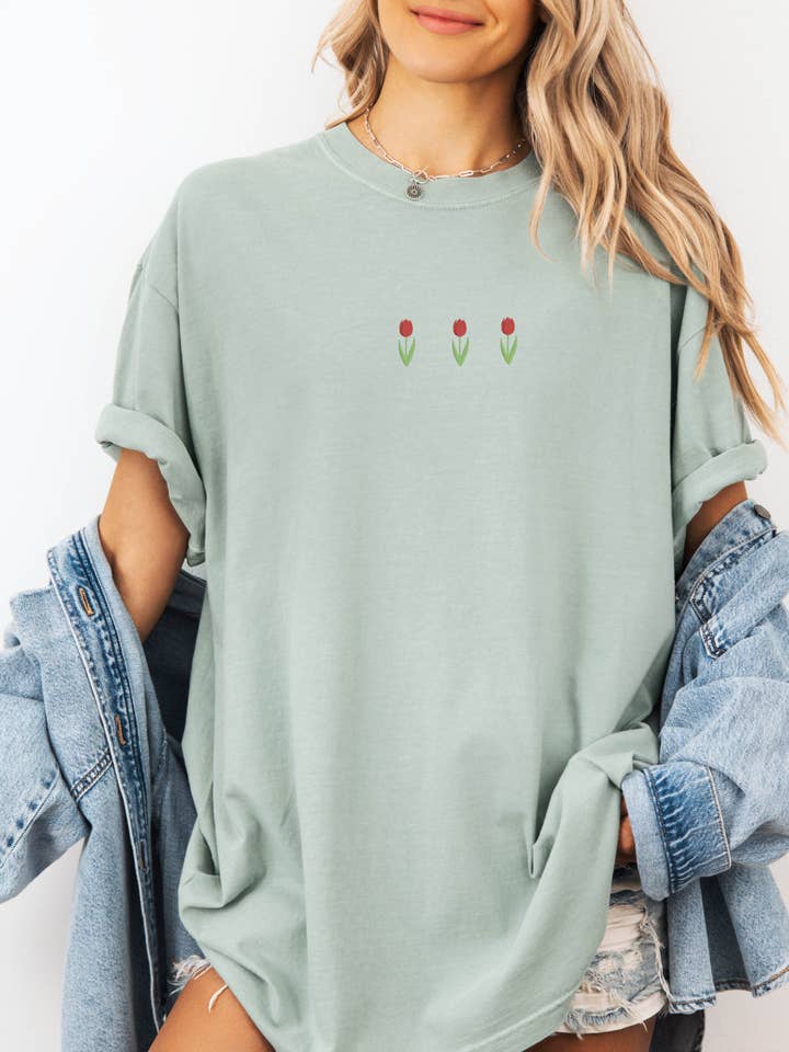 P E T I T R U E - Wholesale T-shirt – women's - Embroidered Tulip Spring Shirt Women Comfort Colors 1