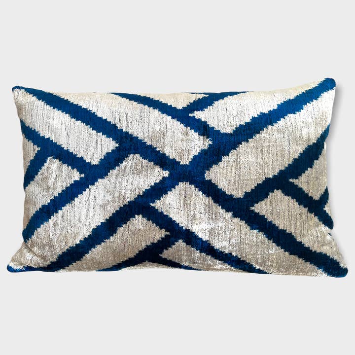 Ikat pudebetræk fløjl silke pude sag indretning hjem creme for engroshandel hos Ikat Atelier