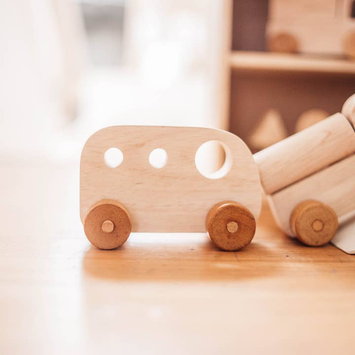 Q Toys – Großhandel Spielzeugset – Kinder – Holzspielzeug-Set mit 7 Mini-Fahrzeugen und Zubehör4