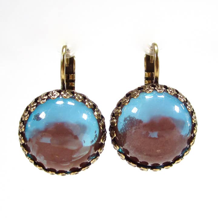 Blau-violette Saphirin-Glasohrringe mit Gold and other Purchase Wholesale blau. Free Returns & Net 60 Terms on Faire trending on Faire.