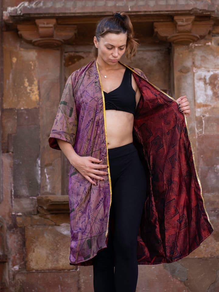 Kimono sari réversible Plum Sunset pour la vente par StandAwt