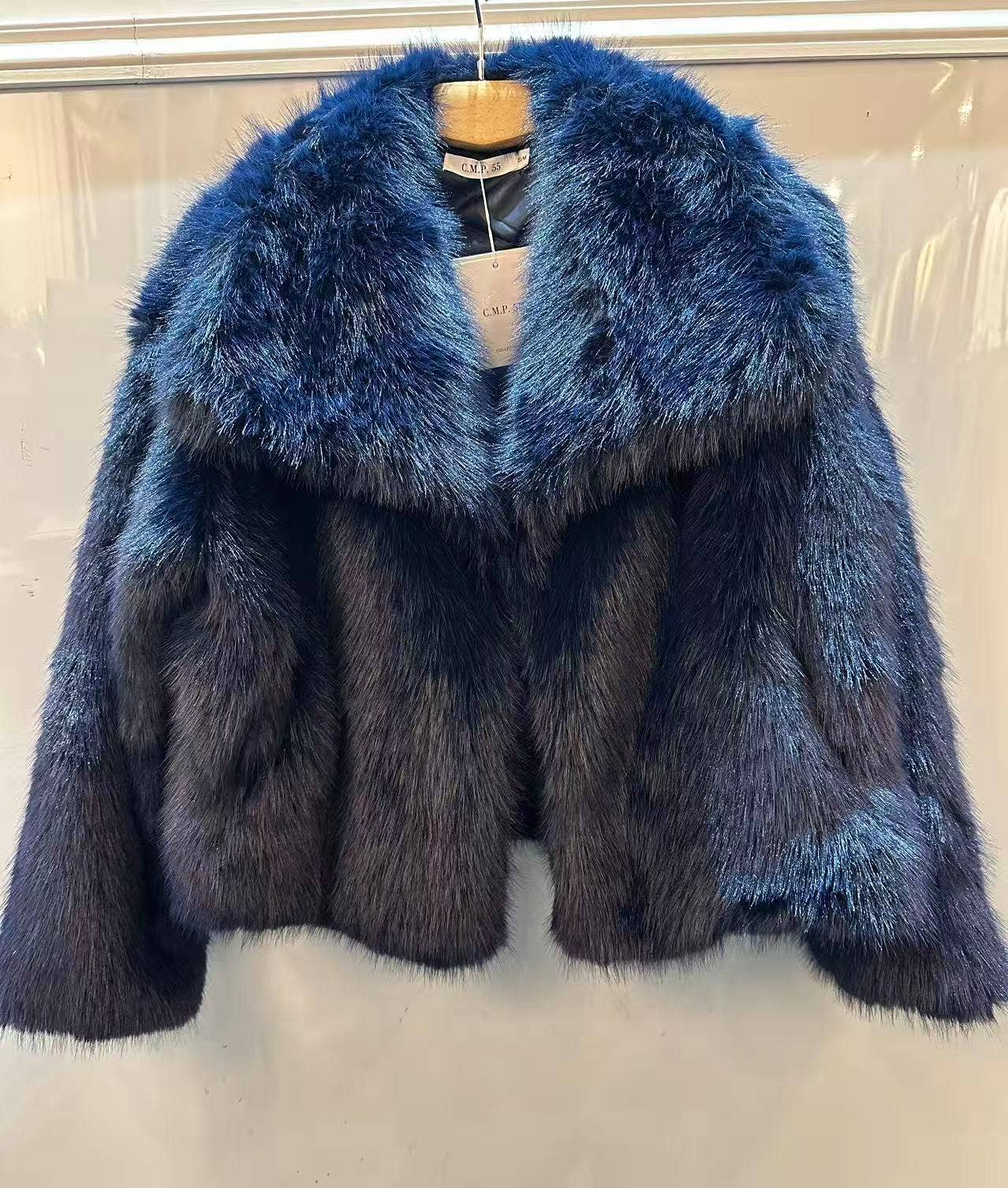 DIX-ONZE - Wholesale Fur/Faux Fur Coat - Women's - Short Faux Fur Jacket – Elegance & Softness8