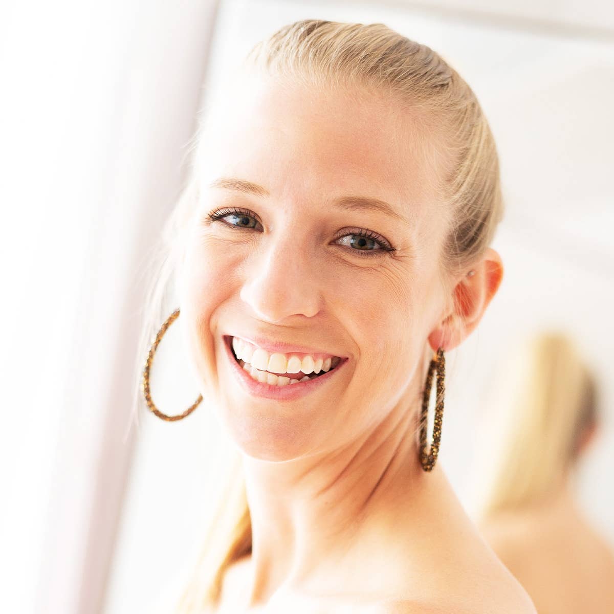 Viv&Lou - Wholesale Hoop Earrings - Black & Gold Demi Earrings3