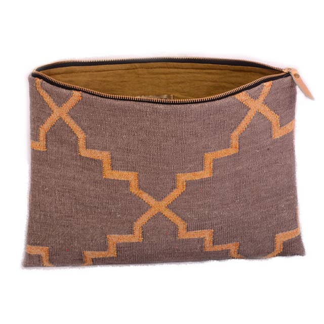 Clutch de tamanho grande Shalimar cinza claro/dourado por atacado de Viajera Designs