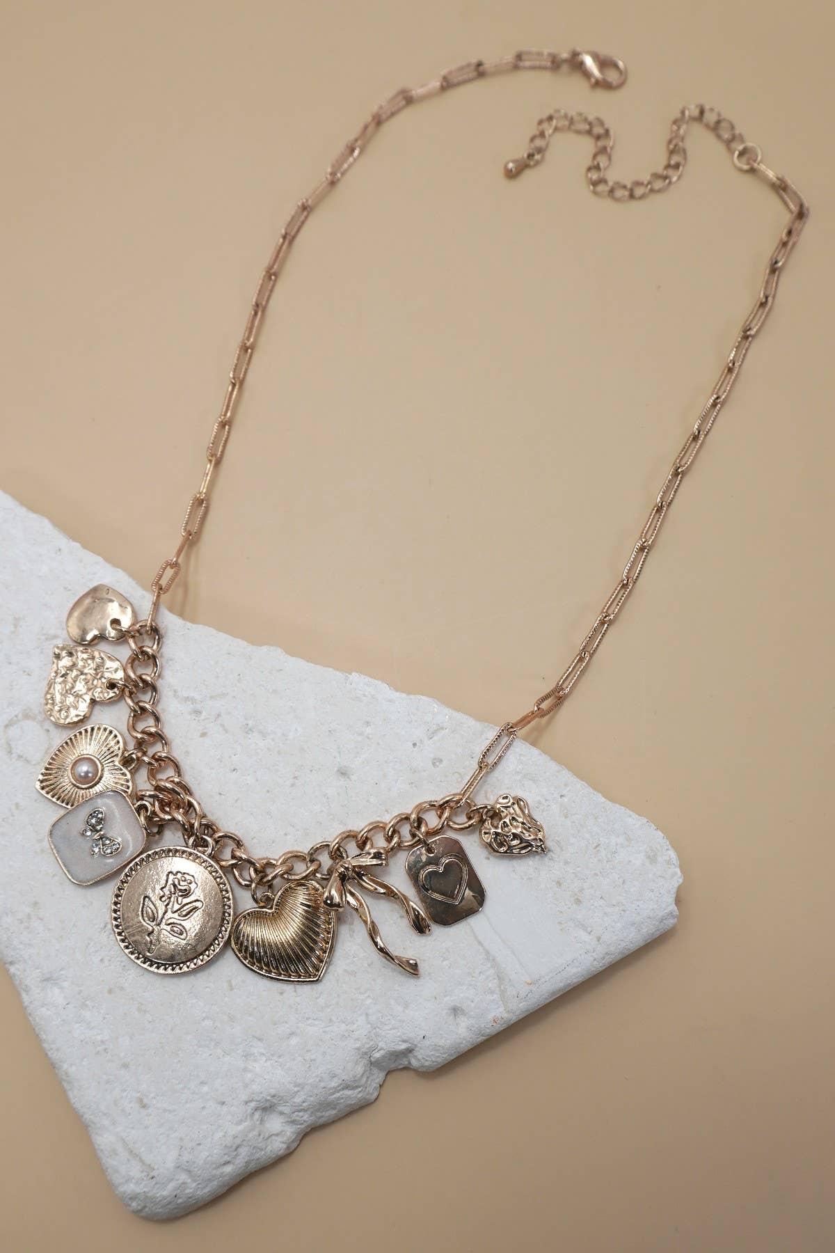 Gold CHARM NECKLACE-CUSTER BOW HEART PEARL LINK | 80N91414 for wholesale on Faire1