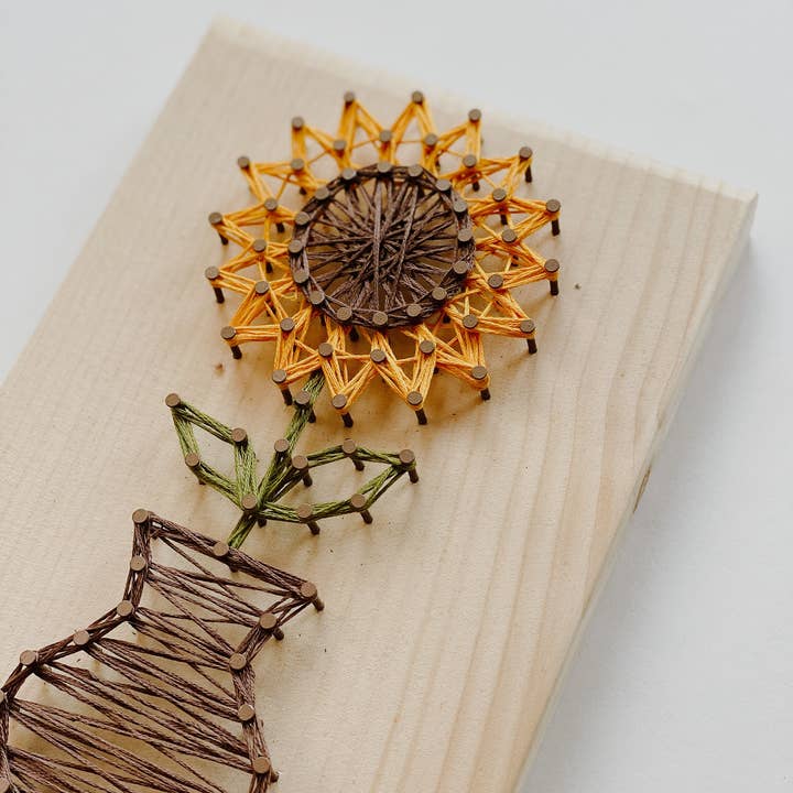 Knot Really Art - Wholesale DIY Craft Kit - Sunflower DIY String Art Kit